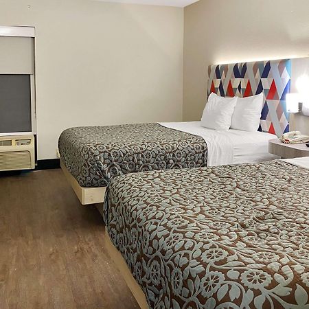 Days Inn & Suites By Wyndham Peachtree Corners Норкрос Екстериор снимка