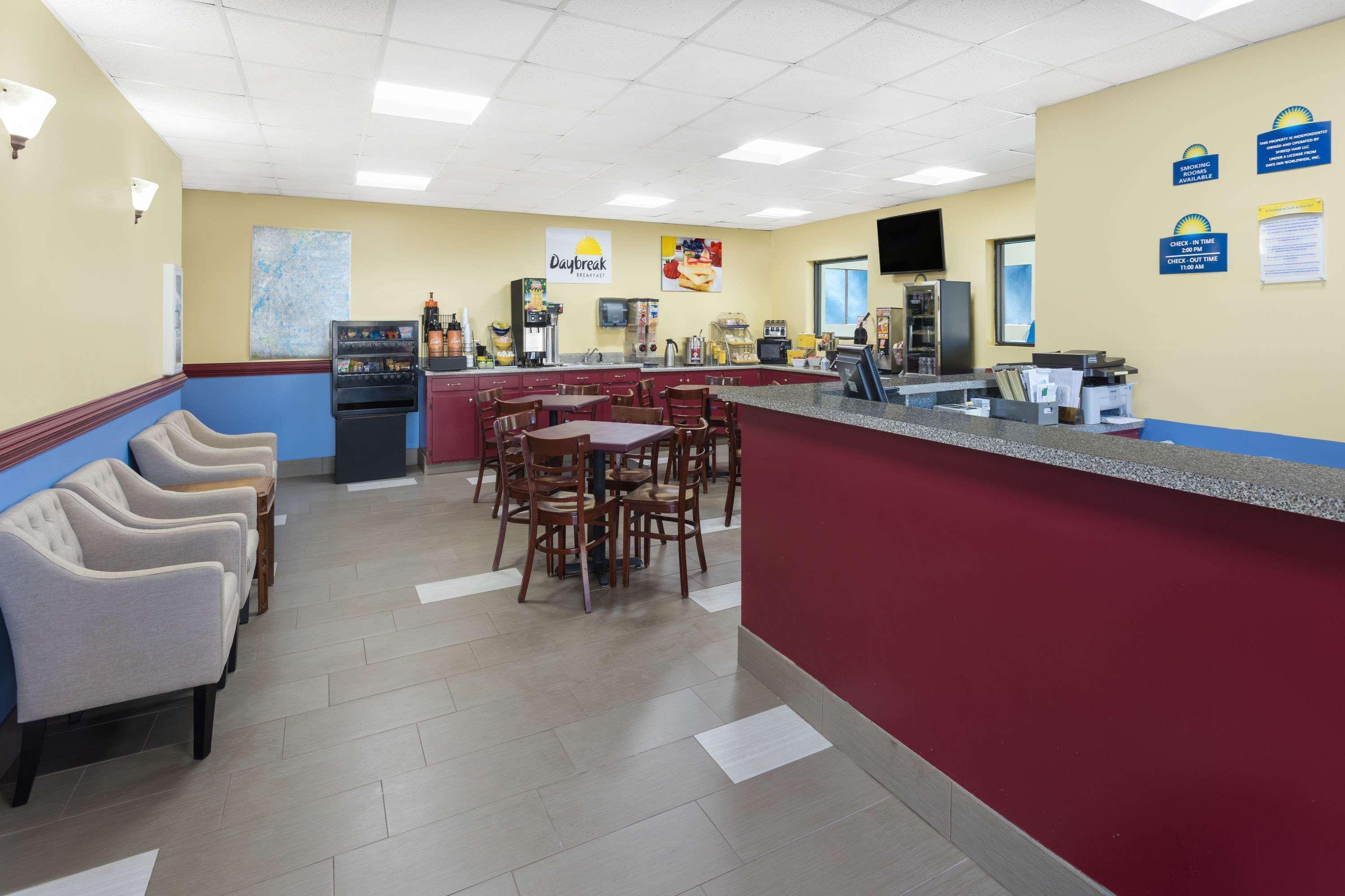 Days Inn & Suites By Wyndham Peachtree Corners Норкрос Екстериор снимка