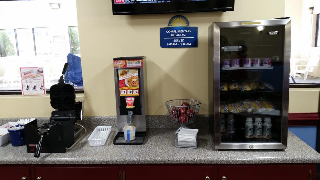 Days Inn & Suites By Wyndham Peachtree Corners Норкрос Екстериор снимка