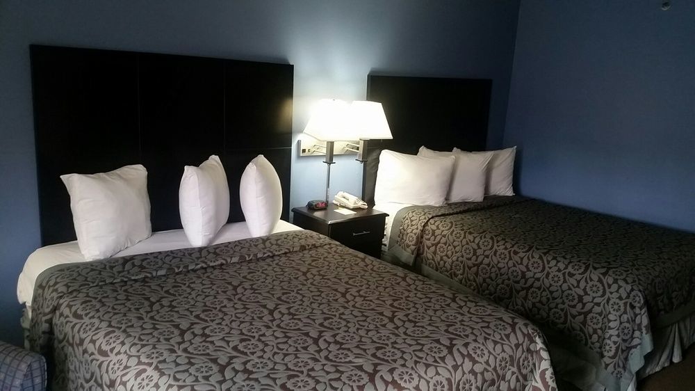 Days Inn & Suites By Wyndham Peachtree Corners Норкрос Екстериор снимка
