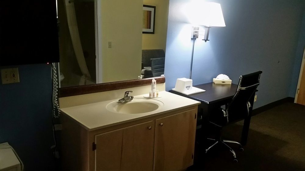 Days Inn & Suites By Wyndham Peachtree Corners Норкрос Екстериор снимка