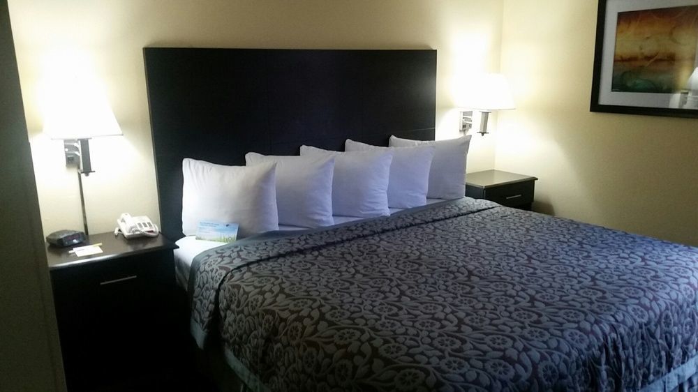 Days Inn & Suites By Wyndham Peachtree Corners Норкрос Екстериор снимка