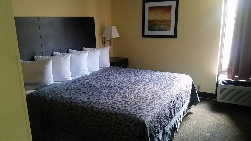 Days Inn & Suites By Wyndham Peachtree Corners Норкрос Екстериор снимка