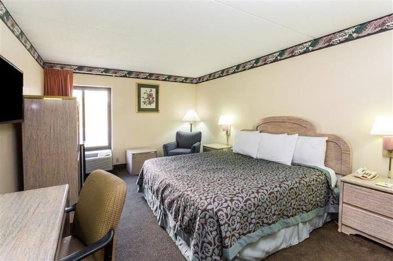 Days Inn & Suites By Wyndham Peachtree Corners Норкрос Екстериор снимка