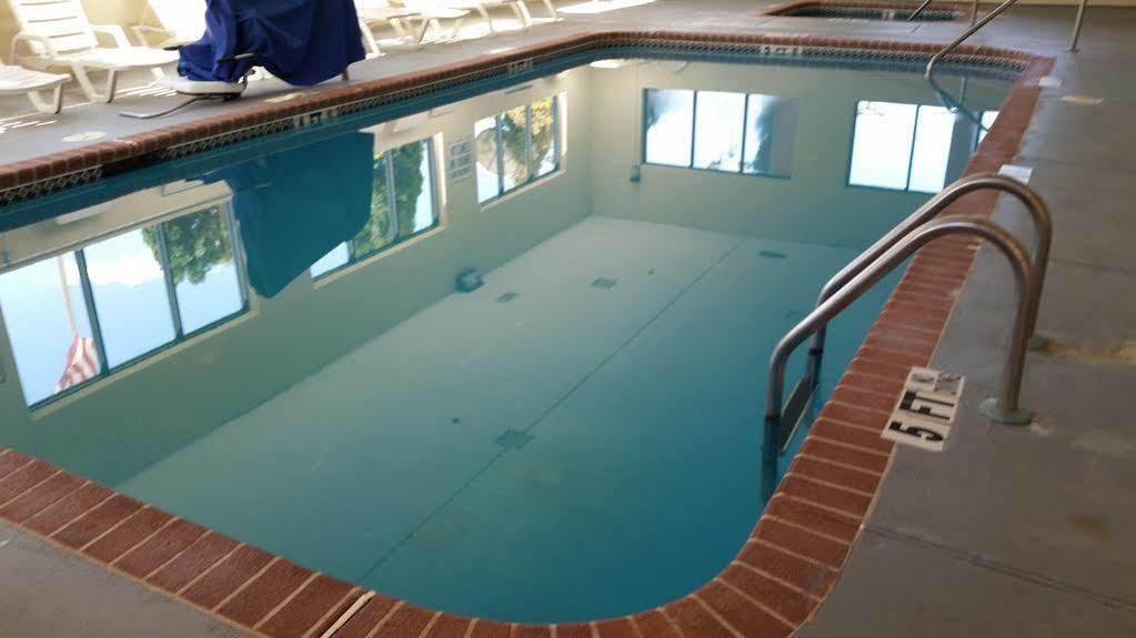 Days Inn & Suites By Wyndham Peachtree Corners Норкрос Екстериор снимка