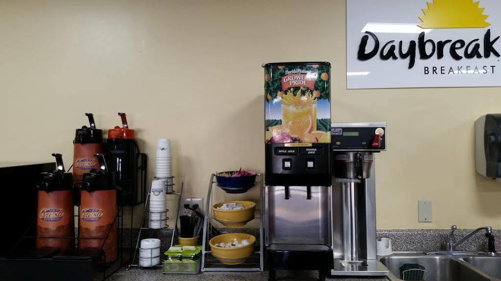 Days Inn & Suites By Wyndham Peachtree Corners Норкрос Екстериор снимка