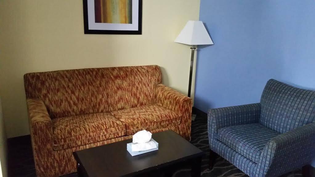 Days Inn & Suites By Wyndham Peachtree Corners Норкрос Екстериор снимка