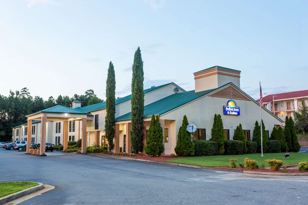 Days Inn & Suites By Wyndham Peachtree Corners Норкрос Екстериор снимка