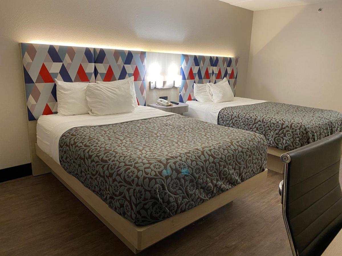 Days Inn & Suites By Wyndham Peachtree Corners Норкрос Екстериор снимка