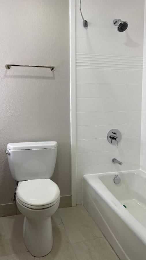 Days Inn & Suites By Wyndham Peachtree Corners Норкрос Екстериор снимка