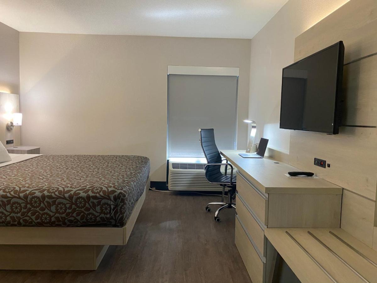 Days Inn & Suites By Wyndham Peachtree Corners Норкрос Екстериор снимка